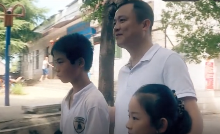 人人安康公益愛(ài)心托起希望